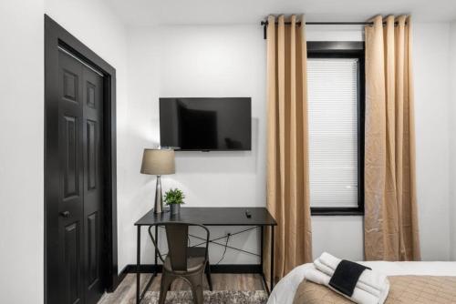 Modern City Luxury Home with Ample Parking in Charming Philly! Modern City Luxury Home with Ample Parking in Charming Philly!