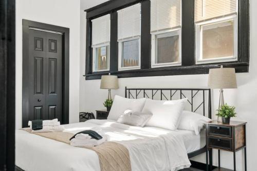 Modern City Luxury Home with Ample Parking in Charming Philly! Modern City Luxury Home with Ample Parking in Charming Philly!