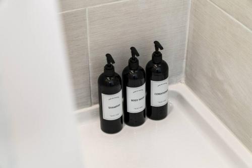 Modern City Luxury Home with Ample Parking in Charming Philly! Modern City Luxury Home with Ample Parking in Charming Philly!