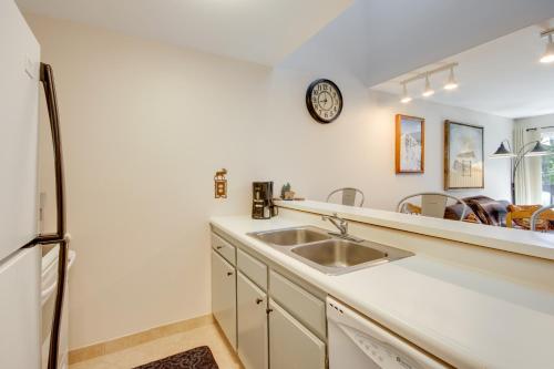 Cozy Condo with Balcony - Near Big Sky Resort! in Big Sky, USA