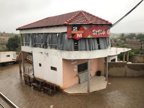 . New Waves Accommodation & Liquor