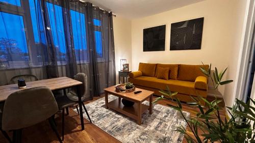 Facilities, Cozy 2 Bedroom Apartment close to Town Centre in Woking