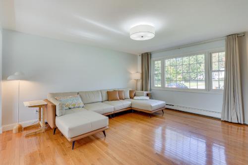 Charming West Haven Home - Walk to Beach! in West Haven, USA