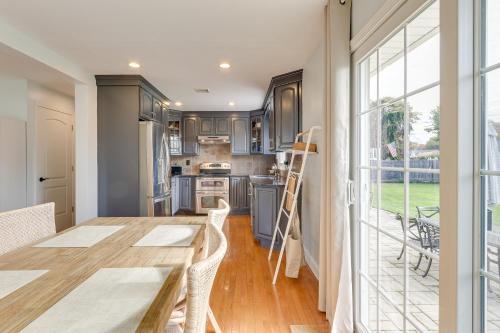 Charming West Haven Home - Walk to Beach! in West Haven, USA