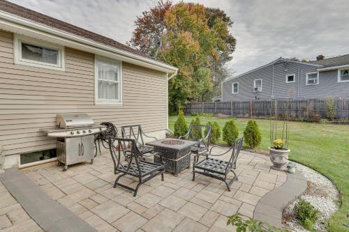 Charming West Haven Home - Walk to Beach!