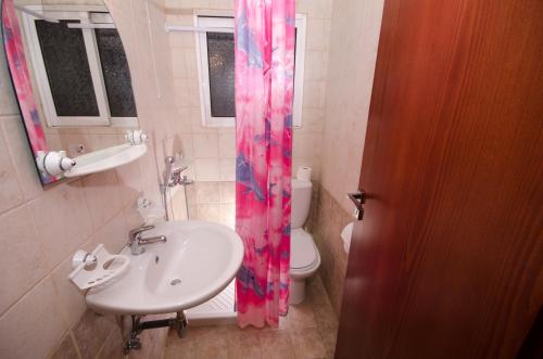 Double or Twin Room image 3