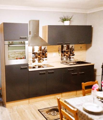Kitchen, Lavender Vendeghaz Kicsi falu nagy szivvel varazslatos legkorrel in Golop