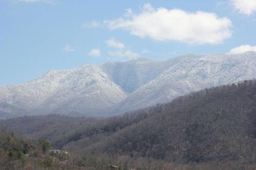 Mountain Haven - Relax & enjoy AMAZING 180 Degree Views of Mt LeConte - main image