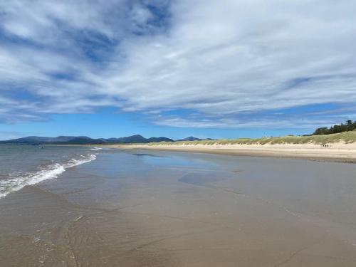 Charming, Spacious Farm House by Harlech Beach