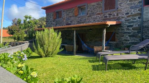 Madeira Bird House - House in the Mountains With Garden, São Vicente