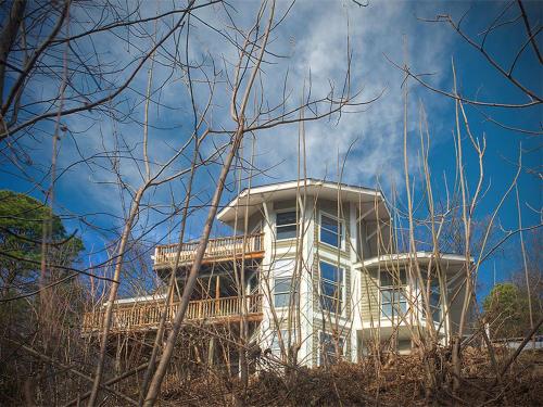 Beautiful Mountain Views and Privacy. Minutes to downtown Gatlinburg and National Park Gatlinburg