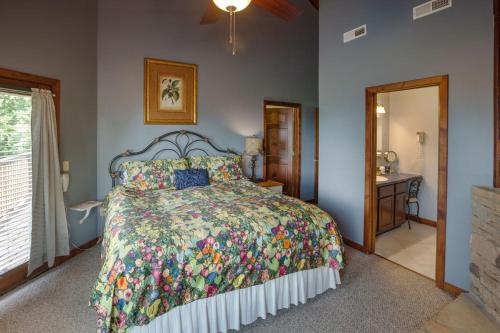 Beautiful Mountain Views and Privacy. Minutes to downtown Gatlinburg and National Park - image 7