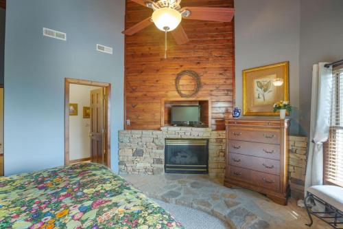 Beautiful Mountain Views and Privacy. Minutes to downtown Gatlinburg and National Park - image 3