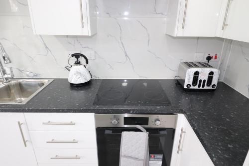 1 Bed Flat, AIRPORT PICK, DROP AVAILABLE Fibre Broadband, New, Washer Dryer, 10 mins from city centre, Dartford (Foto 9)