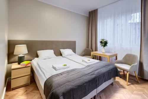 New! Modern Studio in Mokotów - near City Centre SGH Metro Tram by APARTEL, Varsavia