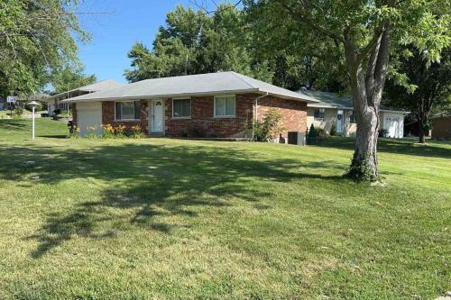 Cheerful 4 bd resident home with hot tub.