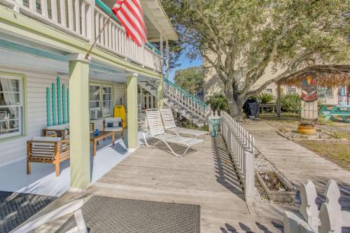 Coastal Cottage with Ocean View Walk to 2nd Ave Pier