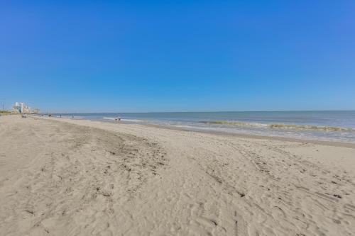 Myrtle Beach Cottage Walk to Second Ave Pier - image 11