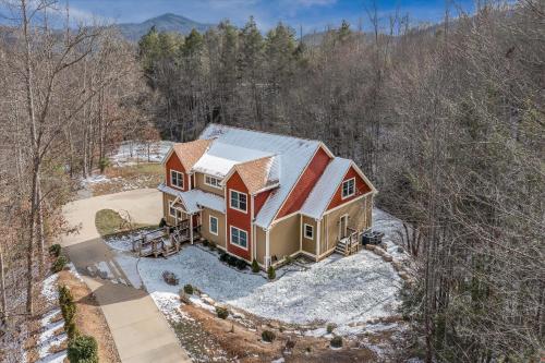 Sanctuary House - a Wooded Retreat in Hot Springs, USA