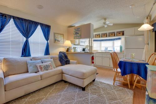 Sunlit Sarasota Cottage with Screened Porch! in Sarasota, USA