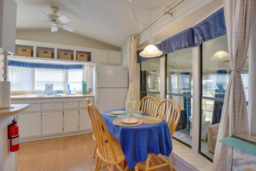 Sunlit Sarasota Cottage with Screened Porch! in Sarasota, USA