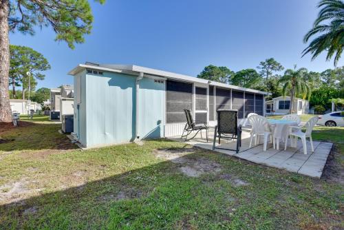Sunlit Sarasota Cottage with Screened Porch!