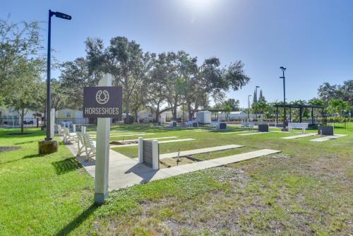 Sunlit Sarasota Cottage with Screened Porch!