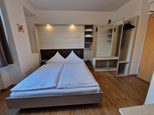 Center Hotel Essen - image 6