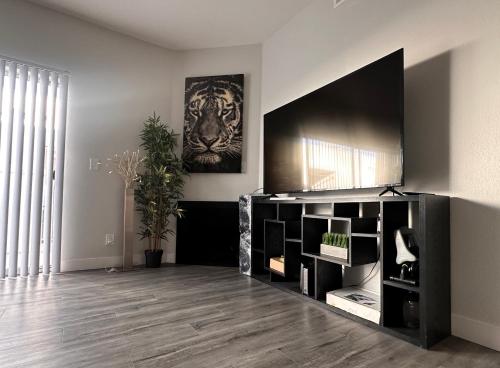 Hollywood Retreat! Private room in 2BR apartment in Los Angeles, USA