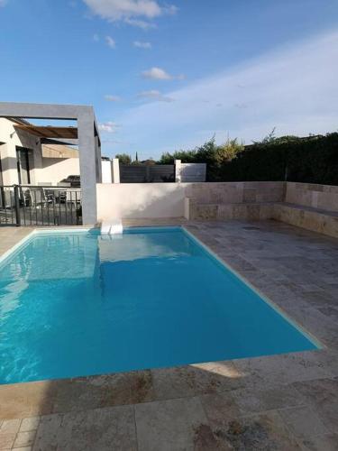 Charmant studio avec piscine - Location saisonnière - Villemoustaussou