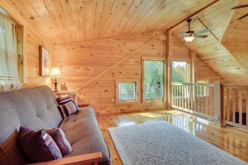 Scenic Franconia Cabin about 6 Mi to Cannon Mountain!