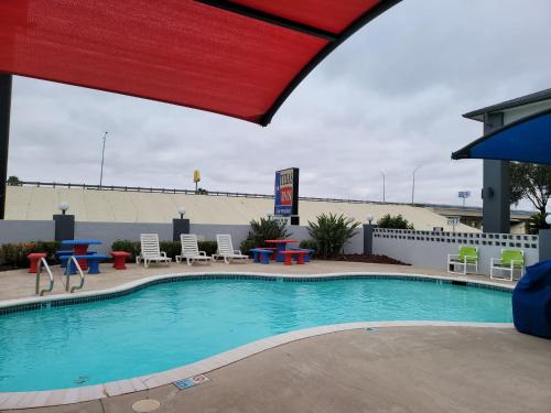 Texas Inn and Suites Raymondville