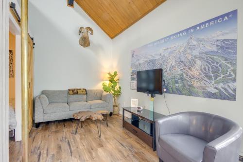 Big Sky Gwens Getaway Condo with Mtn Views! in Big Sky, USA
