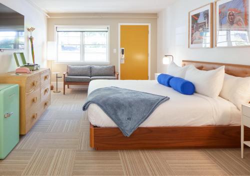 Little Mod Hotel at the University - image 8