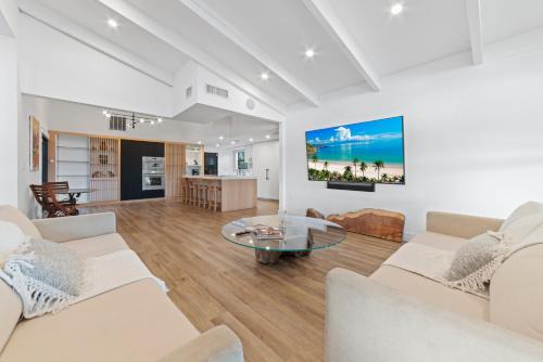 Общ салон/телевизионна зона, Lakeside Oasis Pool Sauna and Golf in Miami L40 in Country Club