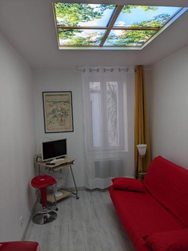 joli studio T2 meublé de 20 m² Située à 2 minutes à pied du MÉTRO - Location saisonnière - Marseille