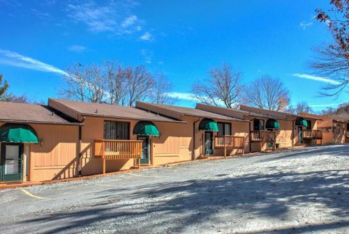Cedar Village Condominiums in Beech Mountain, USA