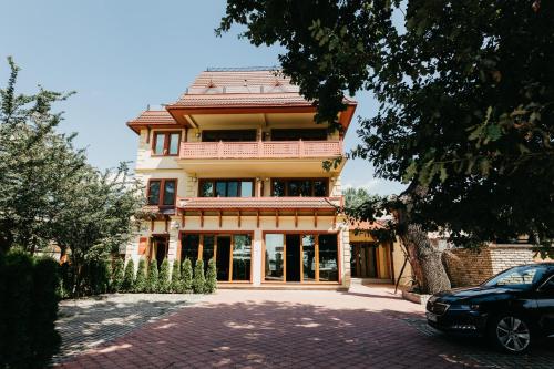Perla Palić, Palić
