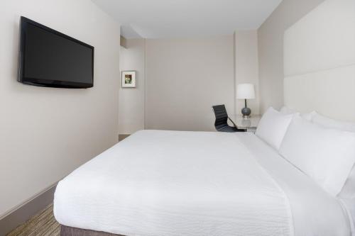 Standard Queen Room image 2