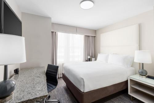 Standard Queen Room image 3