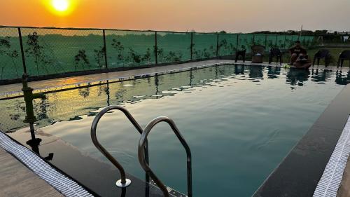 Swimming pool, MH Farm 3bhk with Pool Party in Noida