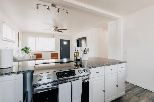 Cozy Retreat w/ Firepit! ~Near Red Rocks -Downtown in Wheat Ridge, USA
