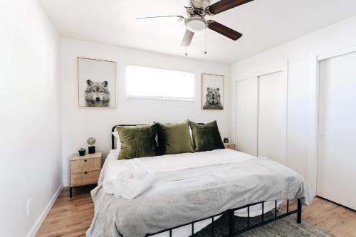 Cozy Retreat w/ Firepit! ~Near Red Rocks -Downtown in Wheat Ridge, USA