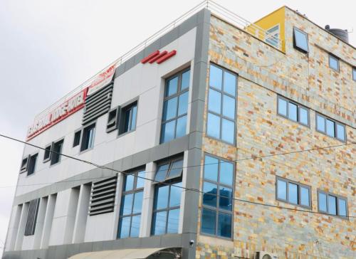 حمام, Texas Royal Hotel in Amasaman