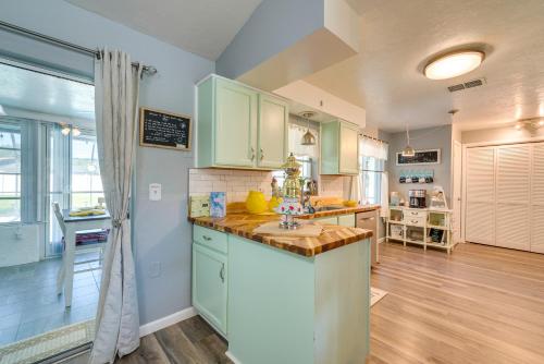 Quiet Beverly Hills Vacation Rental with Pool and Spa! in Beverly Hills, USA