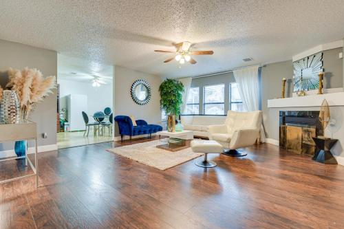 Family-Friendly Arlington Home with Private Yard!