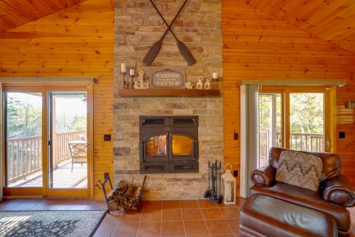 Stunning Athens Home Mtn Views and Pool Access in Athens, USA