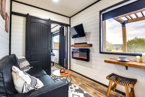 Remote Strawn Container Home with Hot Tub! in Strawn, USA