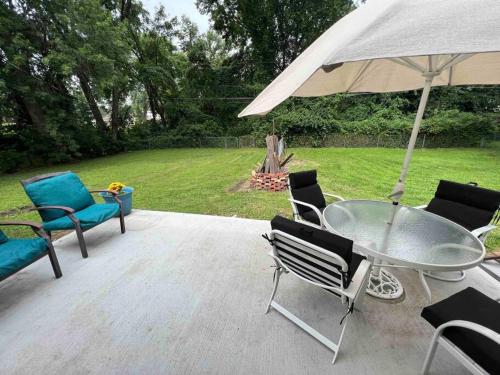 Cozy two bedroom home near downtown Shawnee in Shawnee, USA