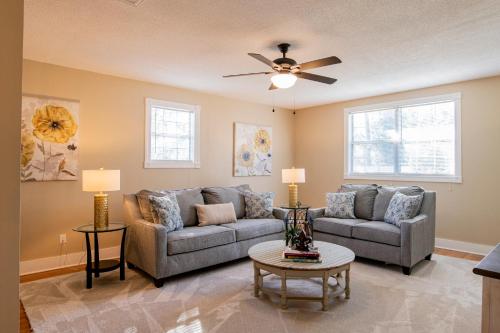 Centrally Located Bright & Comfortable 3bed/2bath Pensacola Home.